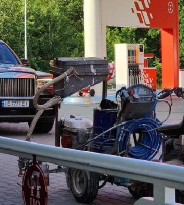 У Чернівцях помітили найдорожчий позашляховик у світі 