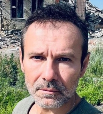 Болить як вперше, – Святослав Вакарчук показав зруйноване село в Донецькій області