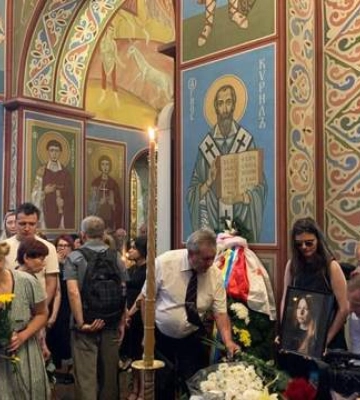 Розповідала світові про війну: у Києві прощаються з письменницею Вікторією Амеліною