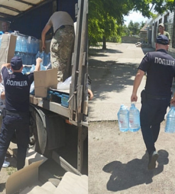 Криворізькі поліцейські розвозять питну воду у громади
