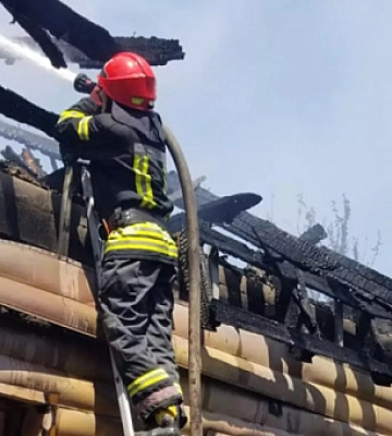 У Кривому Розі рятувальники ліквідували пожежу в житловому будинку