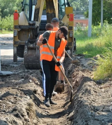 Як у Дніпрі укладають асфальтне покриття та тротуари