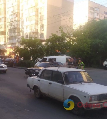 Одесса: на Рихтера столкнулись легковушки и маршрутка – образовалась пробка