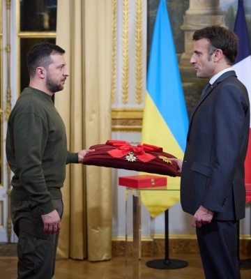 Зеленський обговорив з Макроном ситуацію на фронті та попередив про провокацію РФ на Запорізькій АЕС