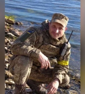 На Дніпропетровщині проводять в останню путь старшого сержанта, який загинув на фронті