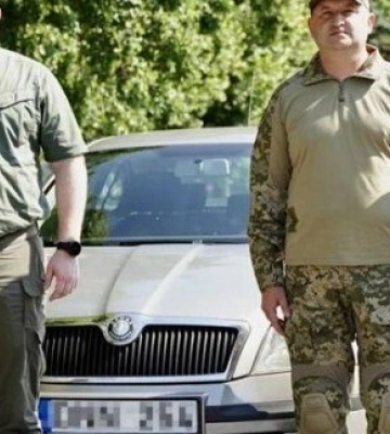 Полтавська ОВА та митниця передали військовим автомобіль