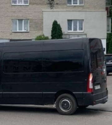 У Львові водій буса, рухаючись назад, збив 92-річного дідуся