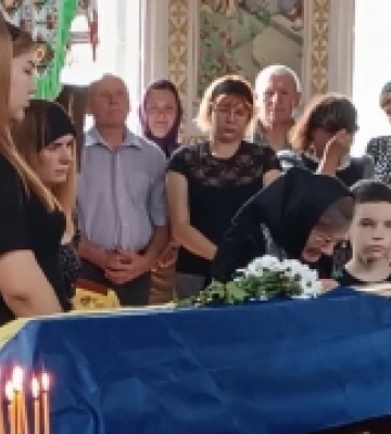 У селі на Волині попрощалися з воїном, якого понад рік вважали безвісти зниклим
