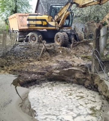 У Розвадові на Львівщині знову утворилося провалля, постраждали двоє людей