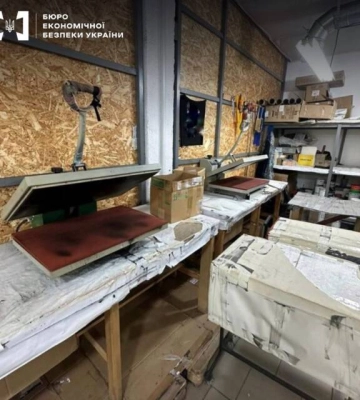 На Кіровоградщині викрили масштабне виробництво контрафактного «брендового» одягу 