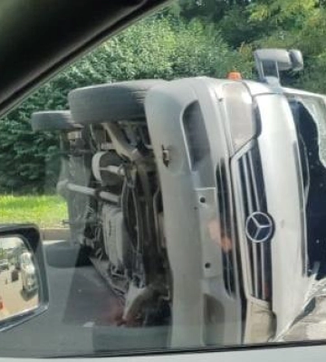 Поблизу Пирятина перекинувся мікроавтобус з військовими: є загиблий