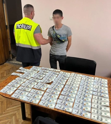 На Закарпатті затримали зловмисника, який викрав з будинку місцевих жителів 10 тисяч доларів США