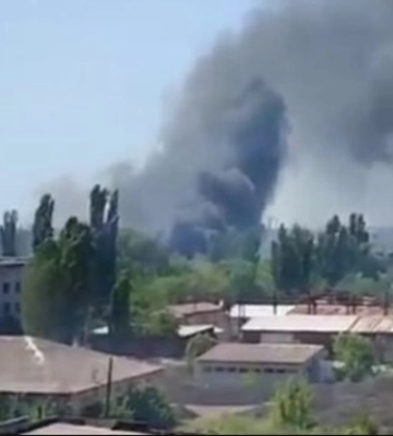 Вибухи в Ясинуватій: з'явилися відео наслідків Вибухи в Ясинуватій: з'явилися відео наслідків