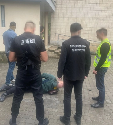 У Вінниці затримано шахрая, який називав себе працівником СБУ