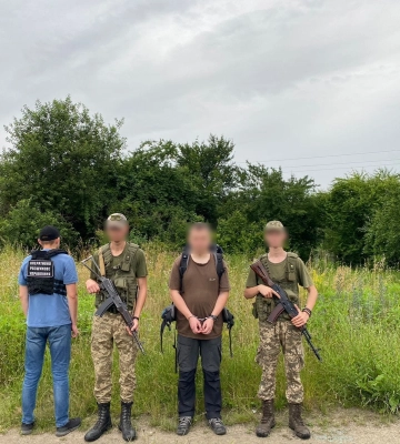 На Закарпатті затримали росіянина, який мав намір незаконно перетнути кордон