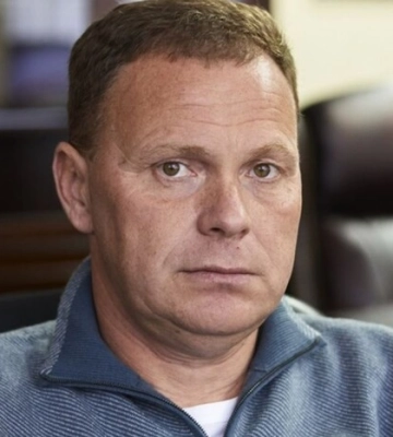 Глава «Київміськбуду» покинув Україну з довідкою про інвалідність – і підкорив Еверест