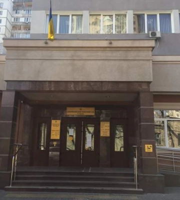 У будівлі суду у Києві пролунав вибух: що відомо