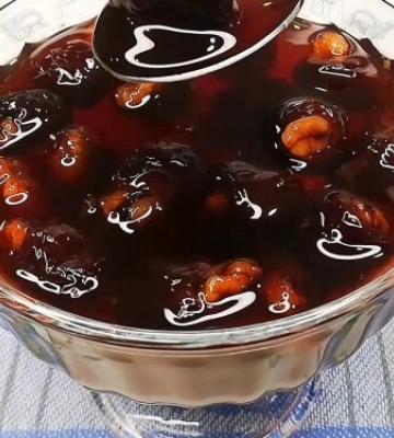 Готовьте сразу ведро, вкус, как у чурчхелы: рецепт царского варенья из черешни с орехами