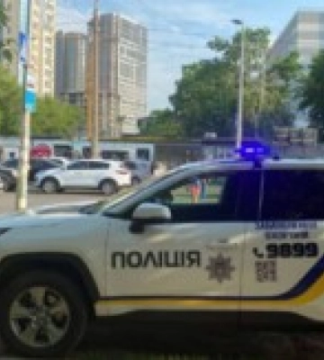 У будівлі суду у Києві пролунав вибух: що відомо