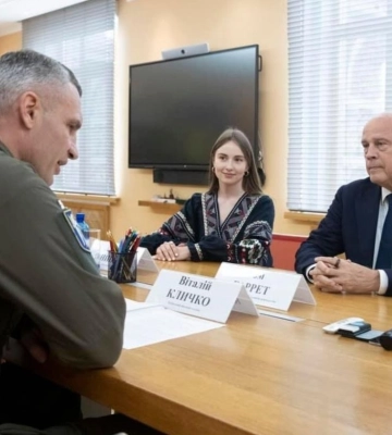 Надмірна централізація влади загрожує місцевому самоврядуванню: Кличко на зустрічі з Генсеком &quot;Спільноти демократій&quot;