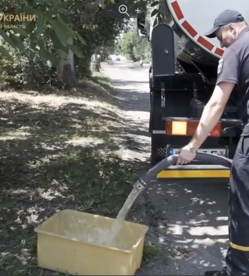 У ДСНС розповіли, як часто підвозять воду мешканцям прифронтової Донеччини