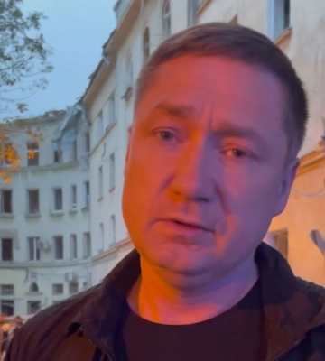 У Львові внаслідок прямого влучання ракети у багатоквартирний будинок загинули люди (відео)
