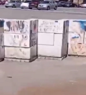 В центрі Харкова 14-річна школярка малювала прапори «ХНР» та співала російський гімн (відео)