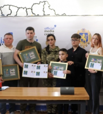 У Львівській ОВА погасили марки на честь полеглих українських прикордонників (ФОТО)
