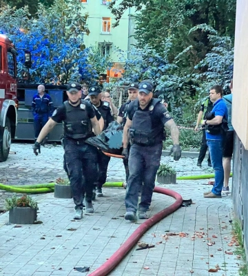 Росія ракетою вдарила по багатоповерхівців у Львові. Є загиблі (ФОТО/ВІДЕО)
