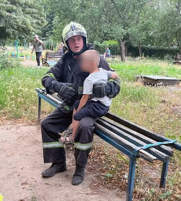 В Никополе из пожара в квартире спасли ребенка