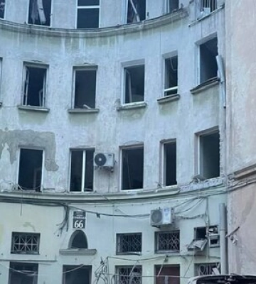 Зеленський опублікував відео з наслідками удару російських терористів по будинку у Львові. ВIДЕО