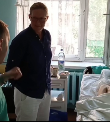 В Мелитополе “единая россия” пиарится даже на пострадавших от взрывов “общественниках” 