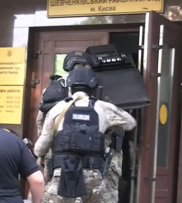 Взрывы в Шевченковском райсуде Киева: в полиции показали видео спецоперации