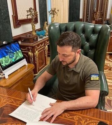 Зеленський створив 10 нових військових адміністрацій у Запорізькій області