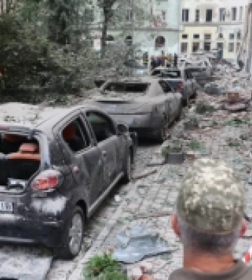 Пошкоджені будинки, заклади освіти, гуртожитки та автівки: у Львові виділять 100 мільйонів гривень на ліквідацію наслідків ракетного удару