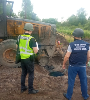 На Харківщині вранці підірвався грейдер: водія поранено