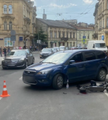 У Львові «Форд» збив 40-річного чоловіка на електросамокаті (ФОТО)