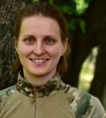 Медикиня опікового відділення з Луцька рятує поранених бійців на передовій