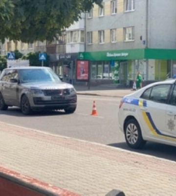 У Луцьку на проспекті Волі «рендж ровер» збив 12-річного хлопчика (відео)