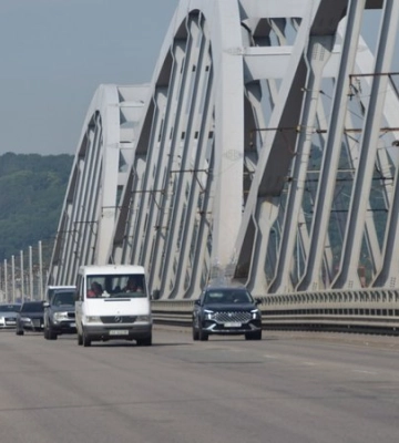 У Києві добудували Дарницький міст