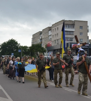 Здолбунів оплакує воїна, який мав золоті руки (ФОТО)