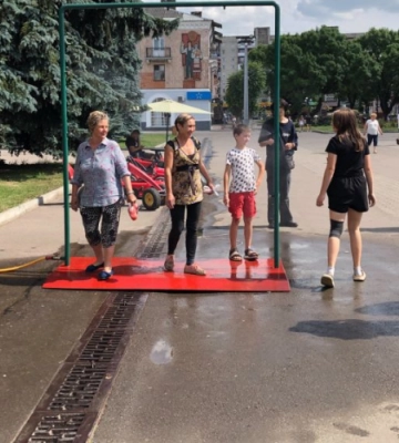 У Нововолинську встановили освіжаючу рамку з водою
