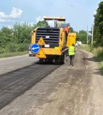 Поблизу Жвирки на Червоноградщині ремонтують автошлях