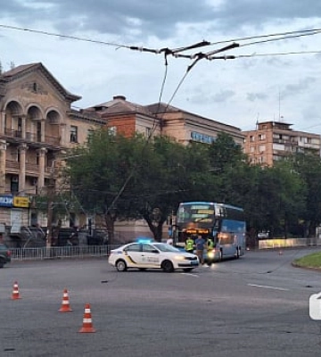 У Кривому Розі на проїжджу частину впали тролеї: утруднений рух