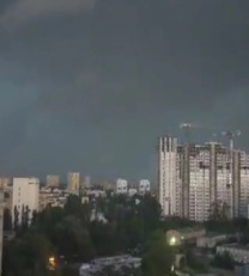 На Київщині очікується небезпечна погода: синоптики попередили про дощі, шквали та град