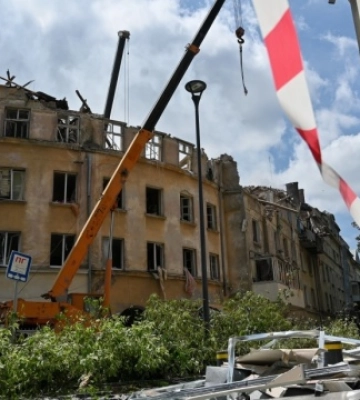 Удар по Львову: розбірано майже половину завалів
