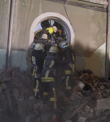 З-під завалів зруйнованого ракетою будинку у Львові дістали 10 тіл