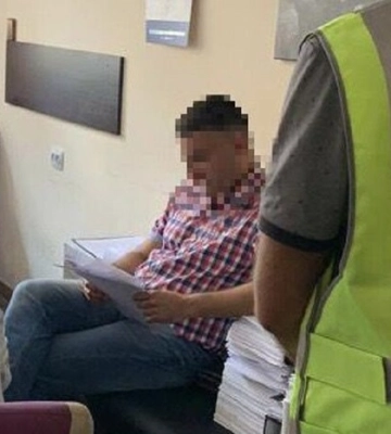 Неналежна висота стовпчиків: заступник директора «Київавтодору» отримав підозру