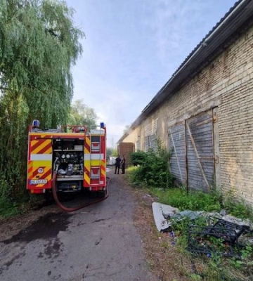 Ужгородські рятувальники ліквідували пожежу в складському приміщенні