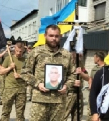 У Рожищі в останню дорогу провели захисника України Сергія Іванова. ФОТО